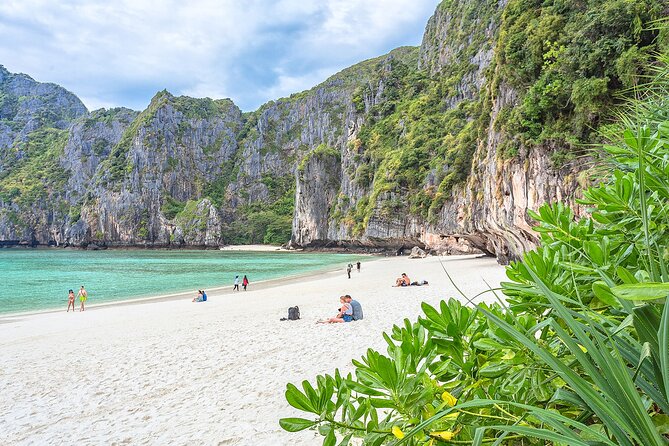 Phi Phi and Khai Islands Premium Service Trip by Seastar Andaman From Phuket - Ko Phi Phi Don: Lunch at Ton Sai Bay Plus a Beach Break