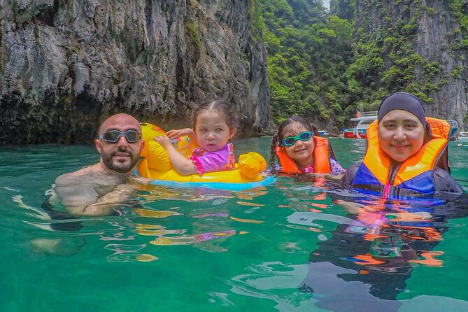 Phi Phi & Khai Islands Speedboat Tour from Phuket with Snorkeling - The guide and crew factor: why it can make or break the day